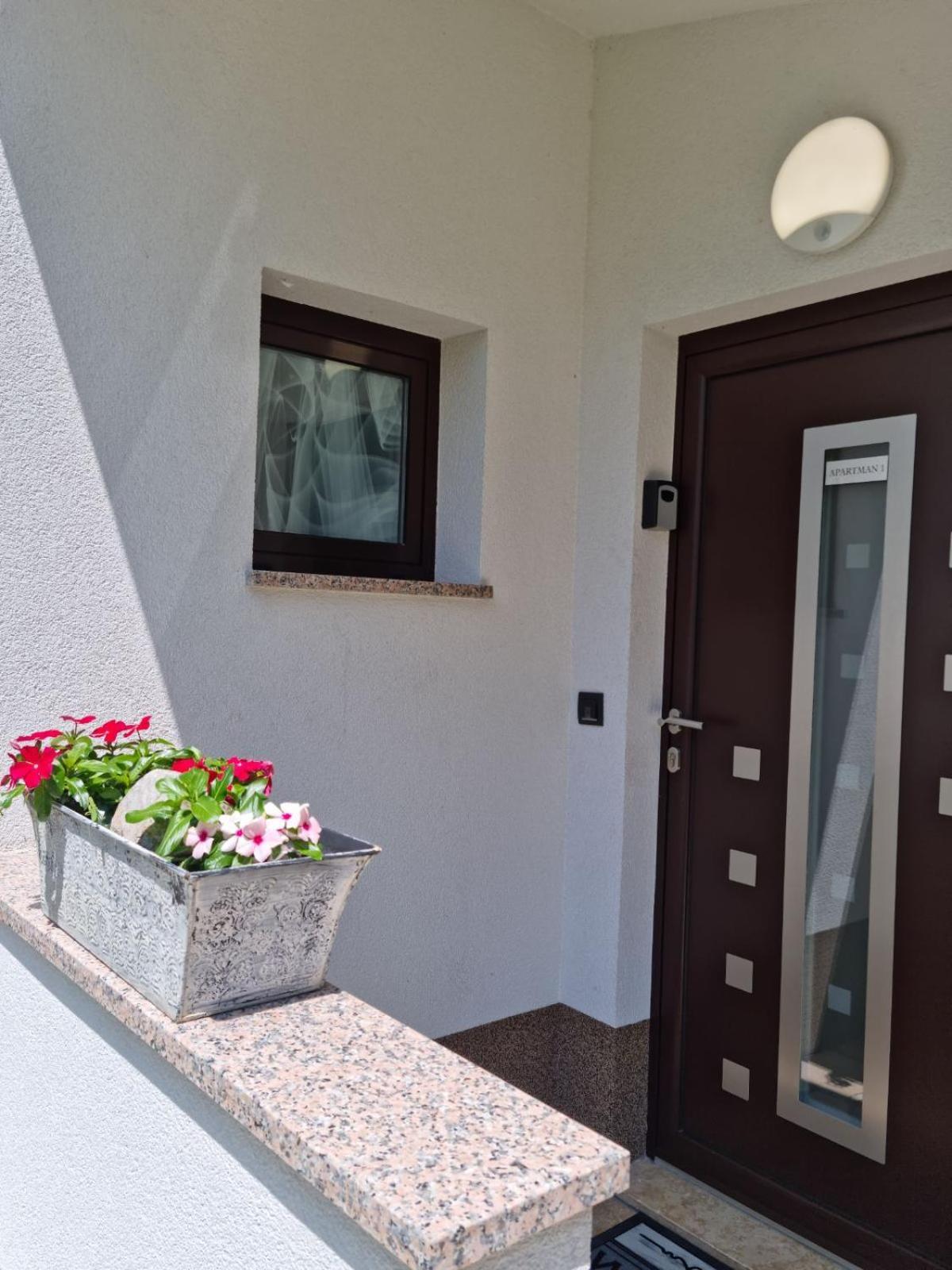 Apartmani Nika 1 غييكا المظهر الخارجي الصورة
